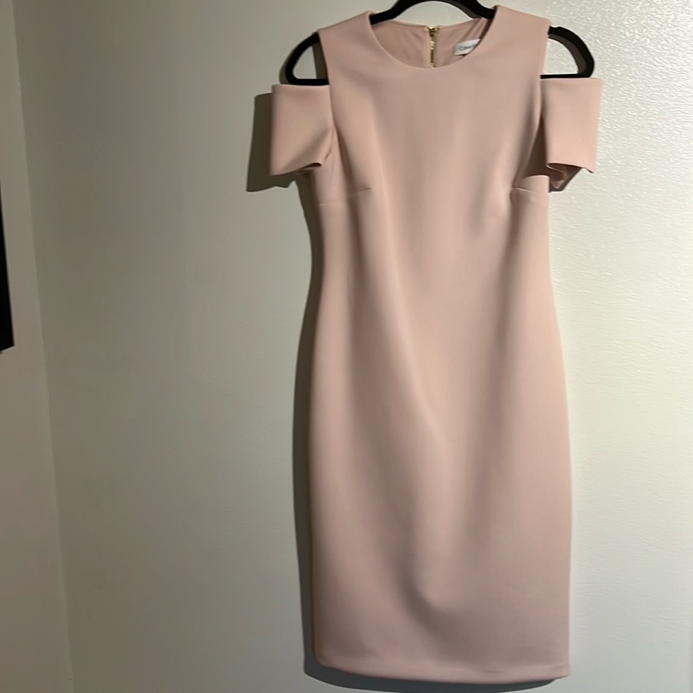 Calvin Klein Body-con dress, pink, sz:6, gold zipper, cold shoulder, worn once.